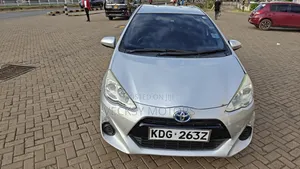 Toyota Aqua 2015 Silver