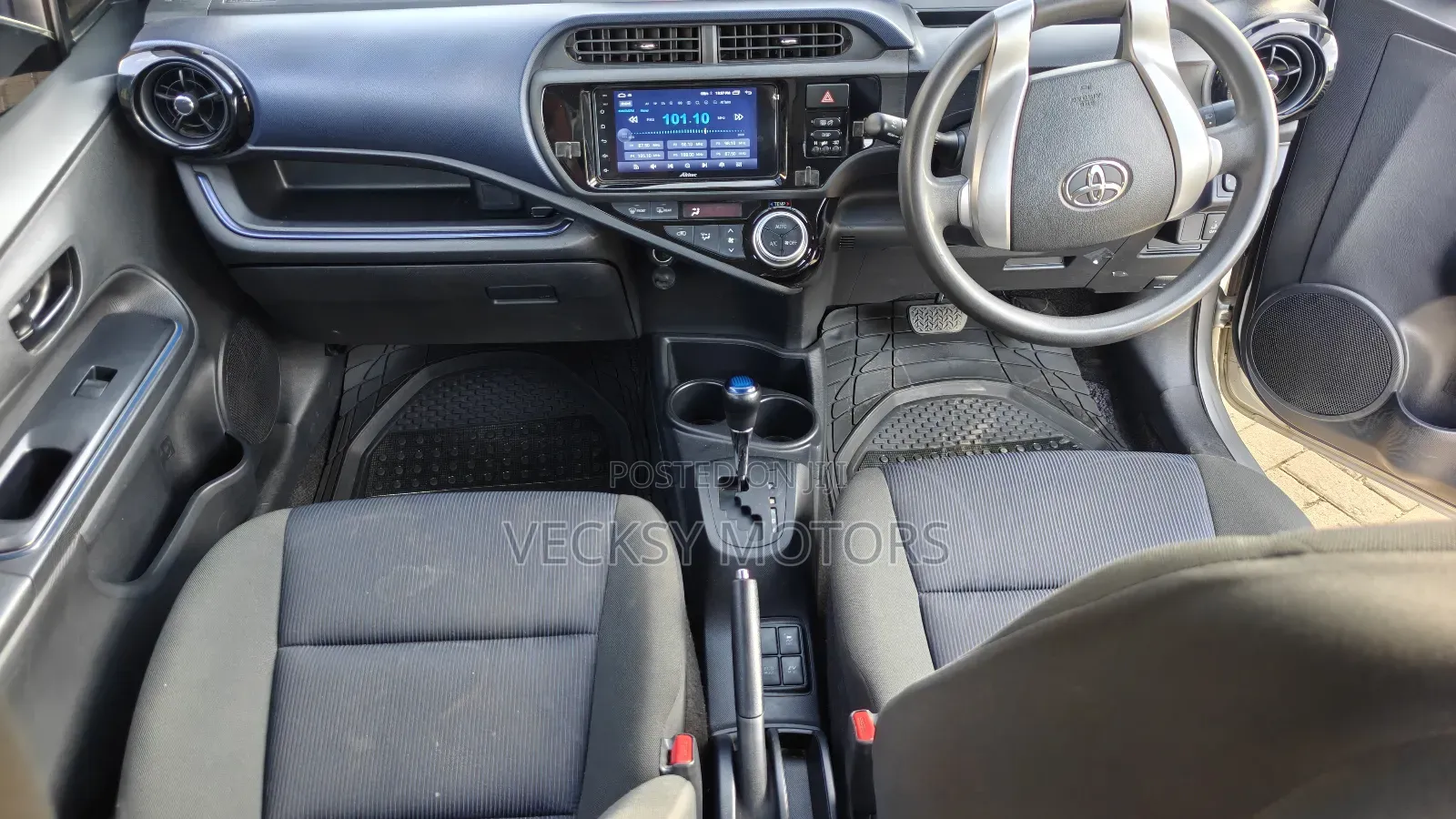 Toyota Aqua 2015 Silver
