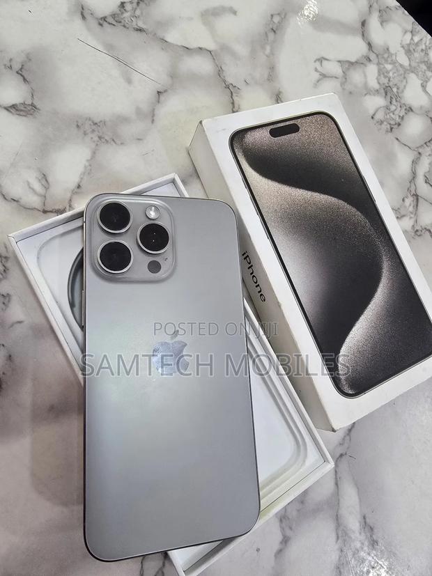 Apple iPhone 15 Pro Max 256 GB Silver - thumbnail 3