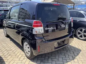 Toyota Spade 1.5 2019 Burgundy