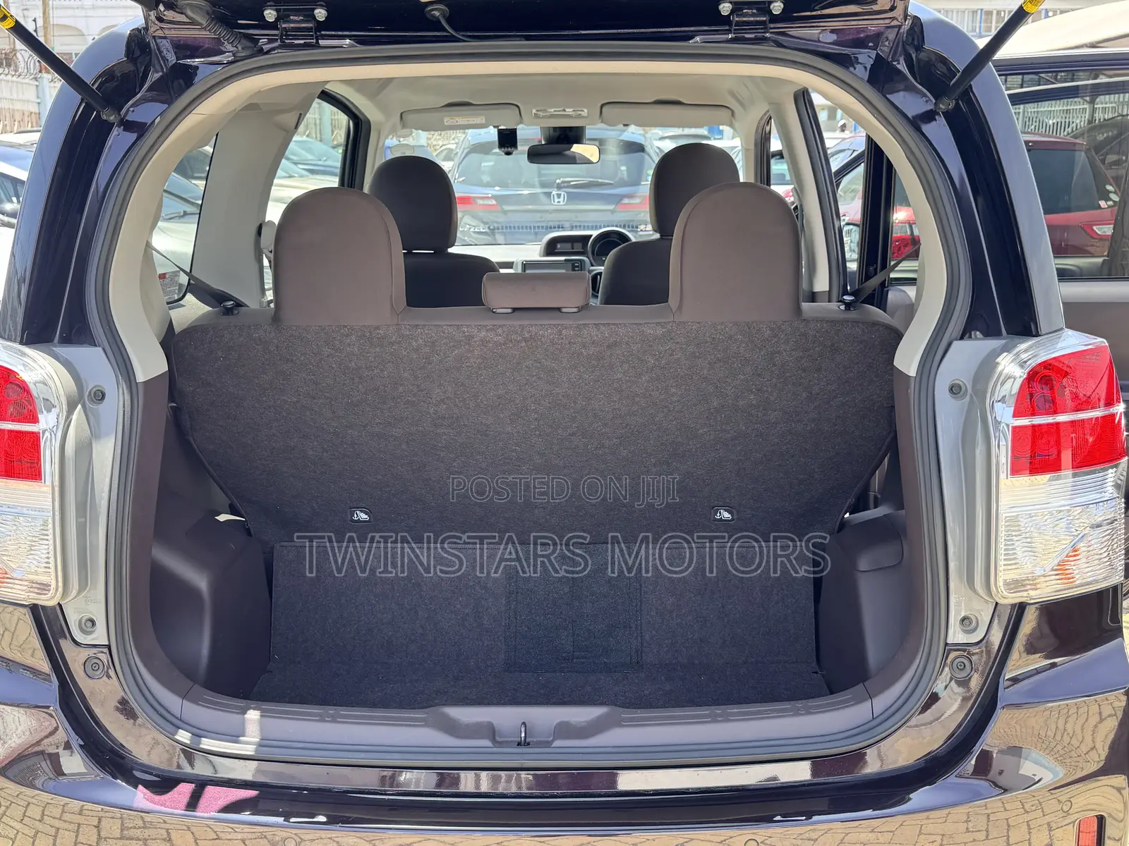 Toyota Spade 1.5 2019 Burgundy