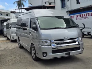 Toyota HiAce 2019 Silver