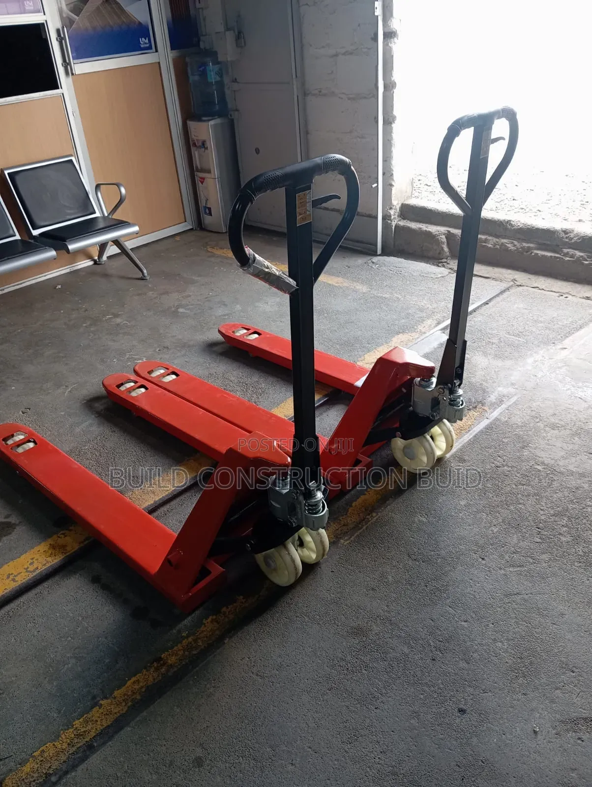 Hand Truck Pallets/Pallet Trucks 3000kgs Suppliers in Kenya.