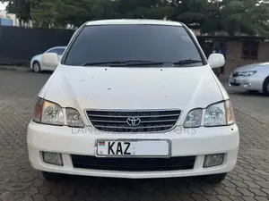 Toyota Gaia 2000 White