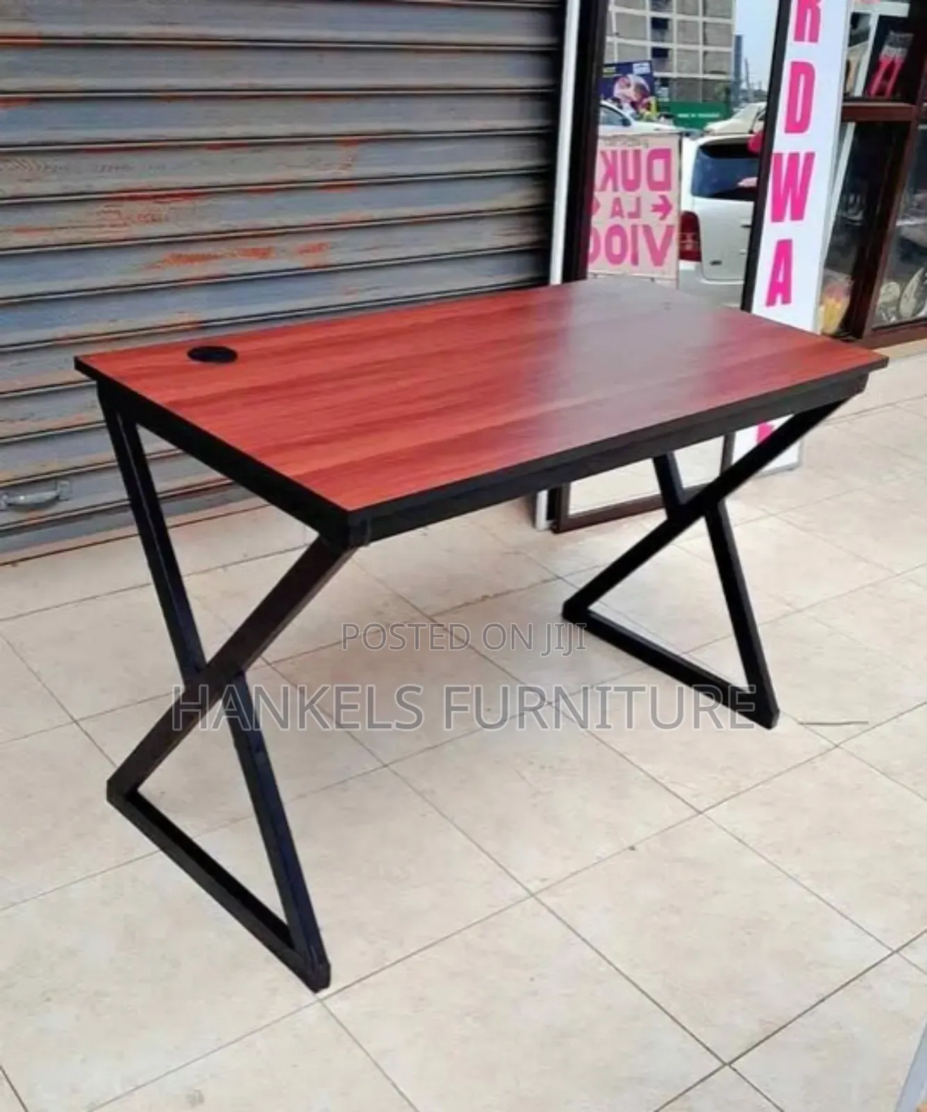 Strong Metal Frame Desk With Cable Management Glomet