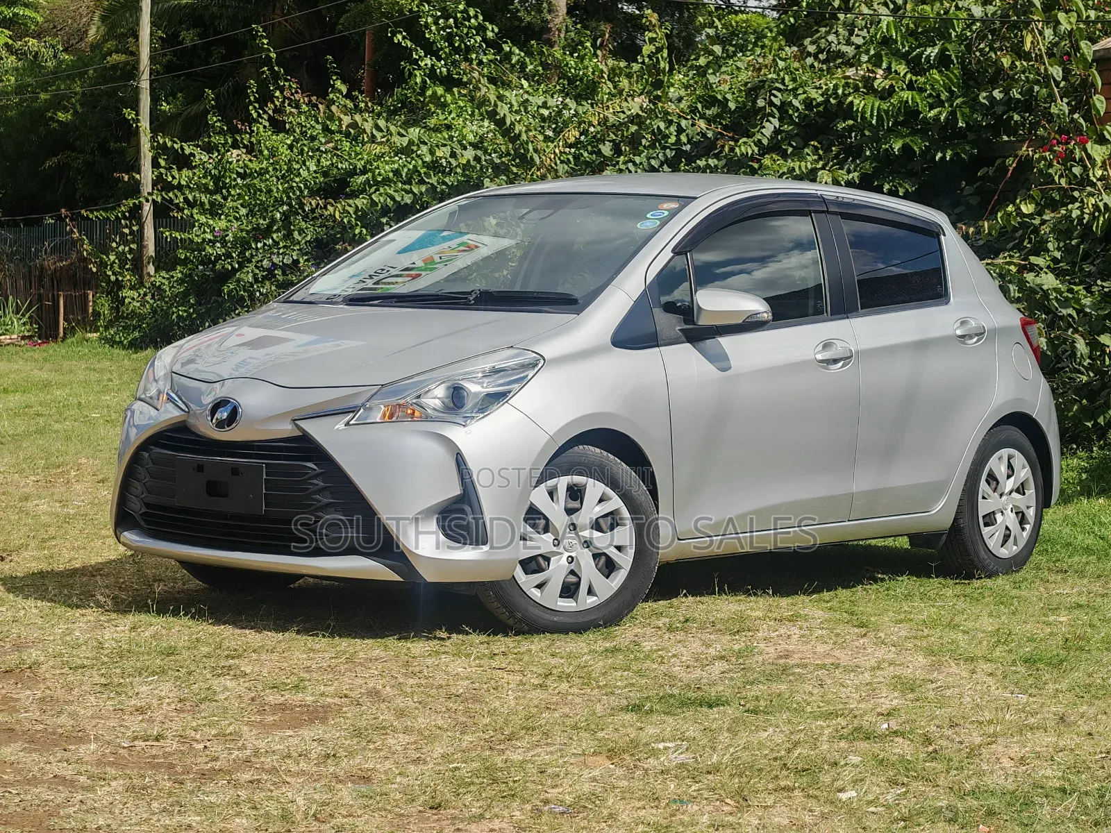 Toyota Vitz 1.3 FWD 5dr 2018 Silver