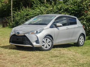 Toyota Vitz 1.3 FWD 5dr 2018 Silver