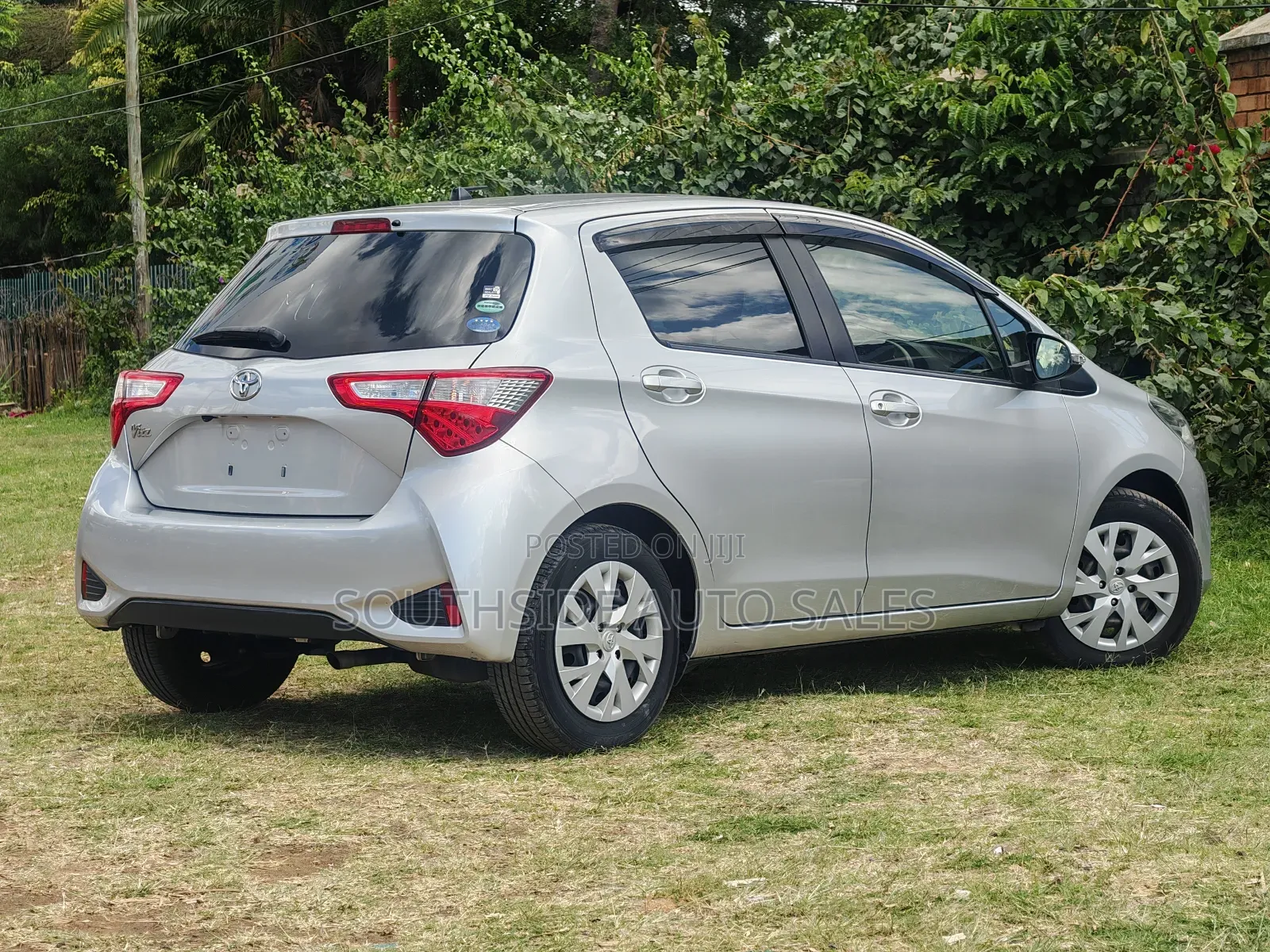 Toyota Vitz 1.3 FWD 5dr 2018 Silver