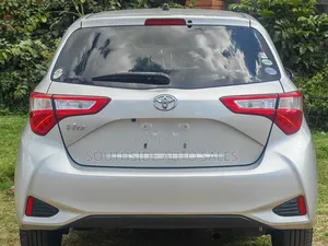 Toyota Vitz 1.3 FWD 5dr 2018 Silver