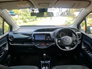 Toyota Vitz 1.3 FWD 5dr 2018 Silver