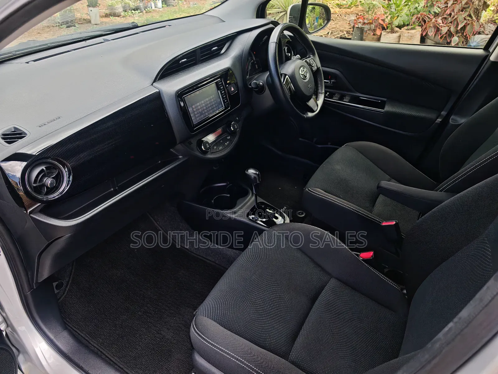 Toyota Vitz 1.3 FWD 5dr 2018 Silver