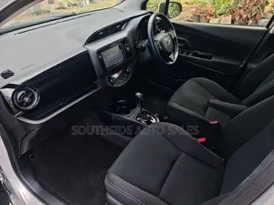 Toyota Vitz 1.3 FWD 5dr 2018 Silver