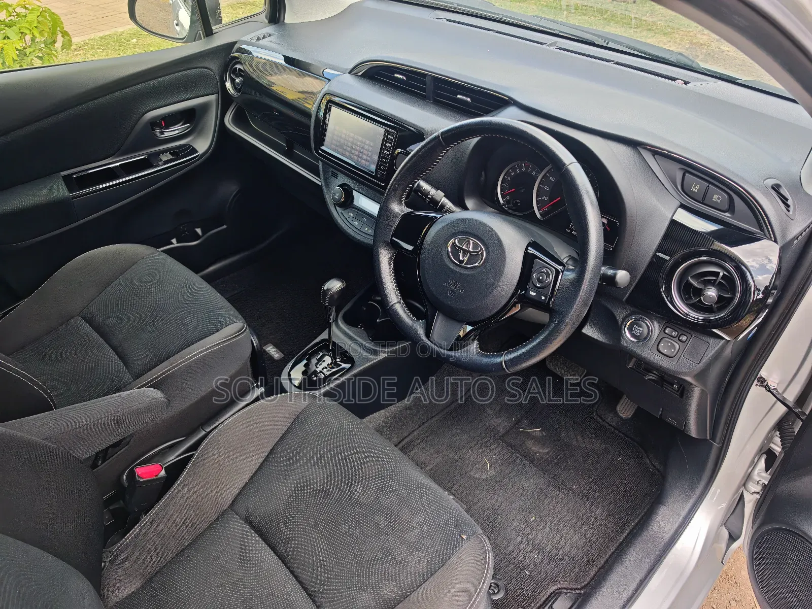 Toyota Vitz 1.3 FWD 5dr 2018 Silver