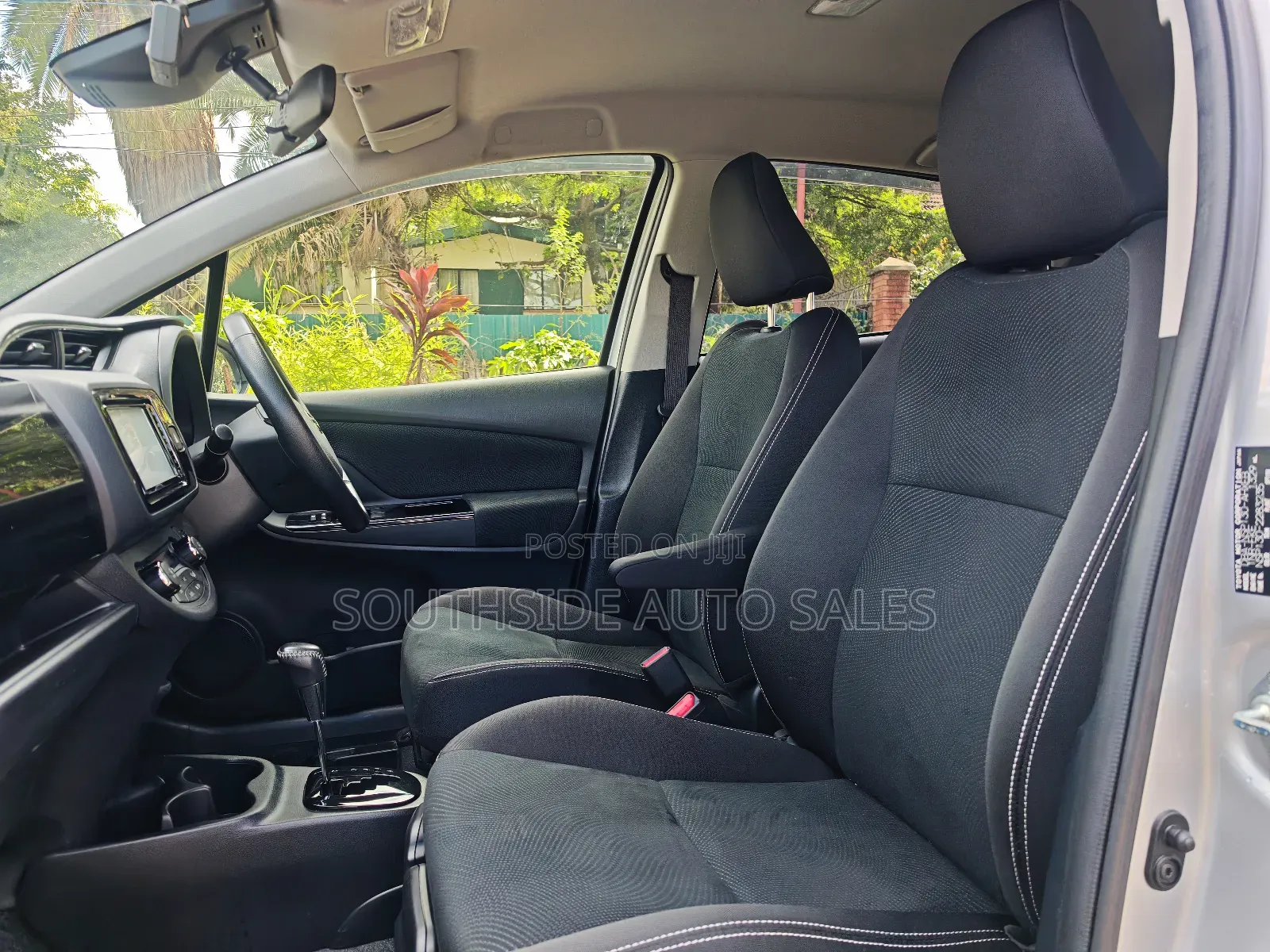 Toyota Vitz 1.3 FWD 5dr 2018 Silver