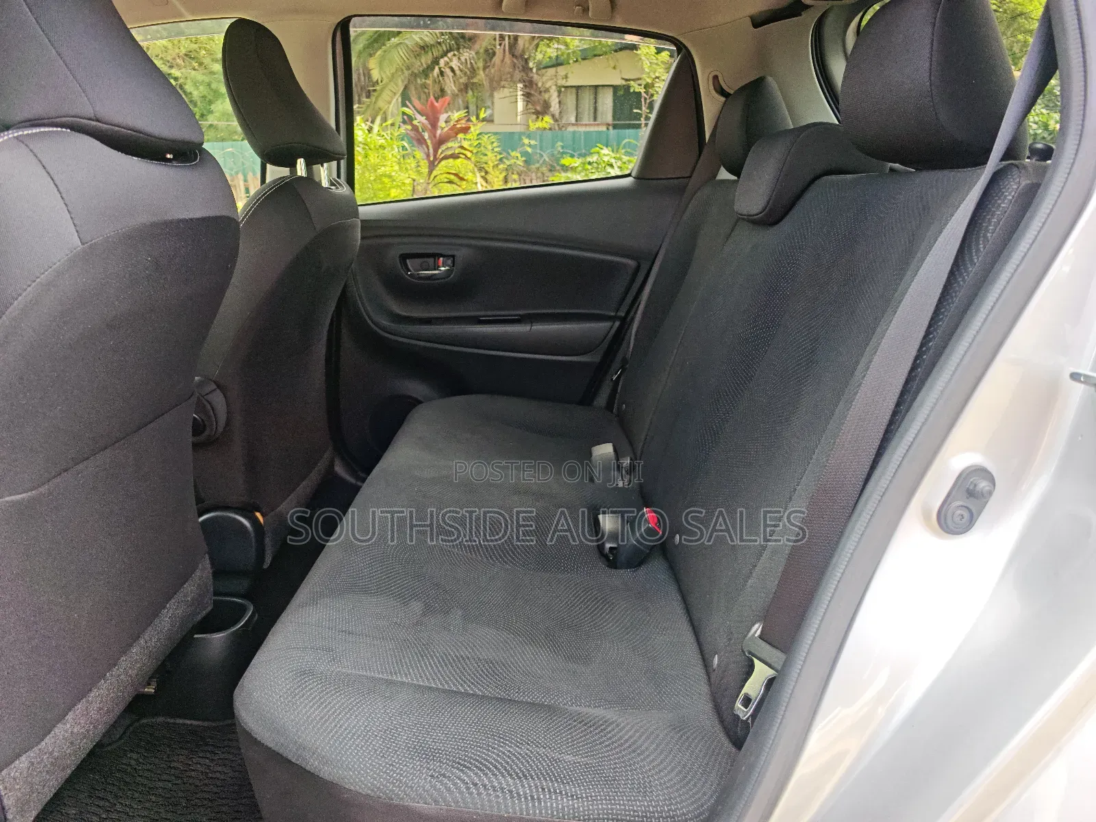 Toyota Vitz 1.3 FWD 5dr 2018 Silver