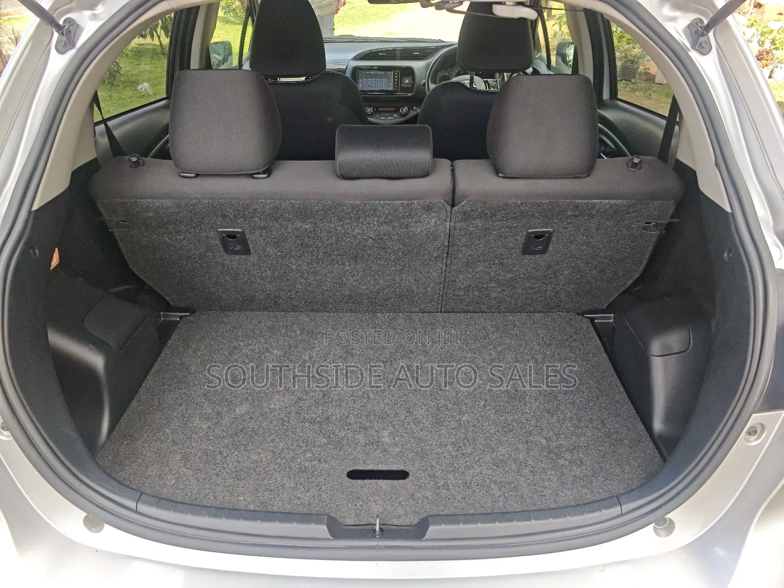 Toyota Vitz 1.3 FWD 5dr 2018 Silver