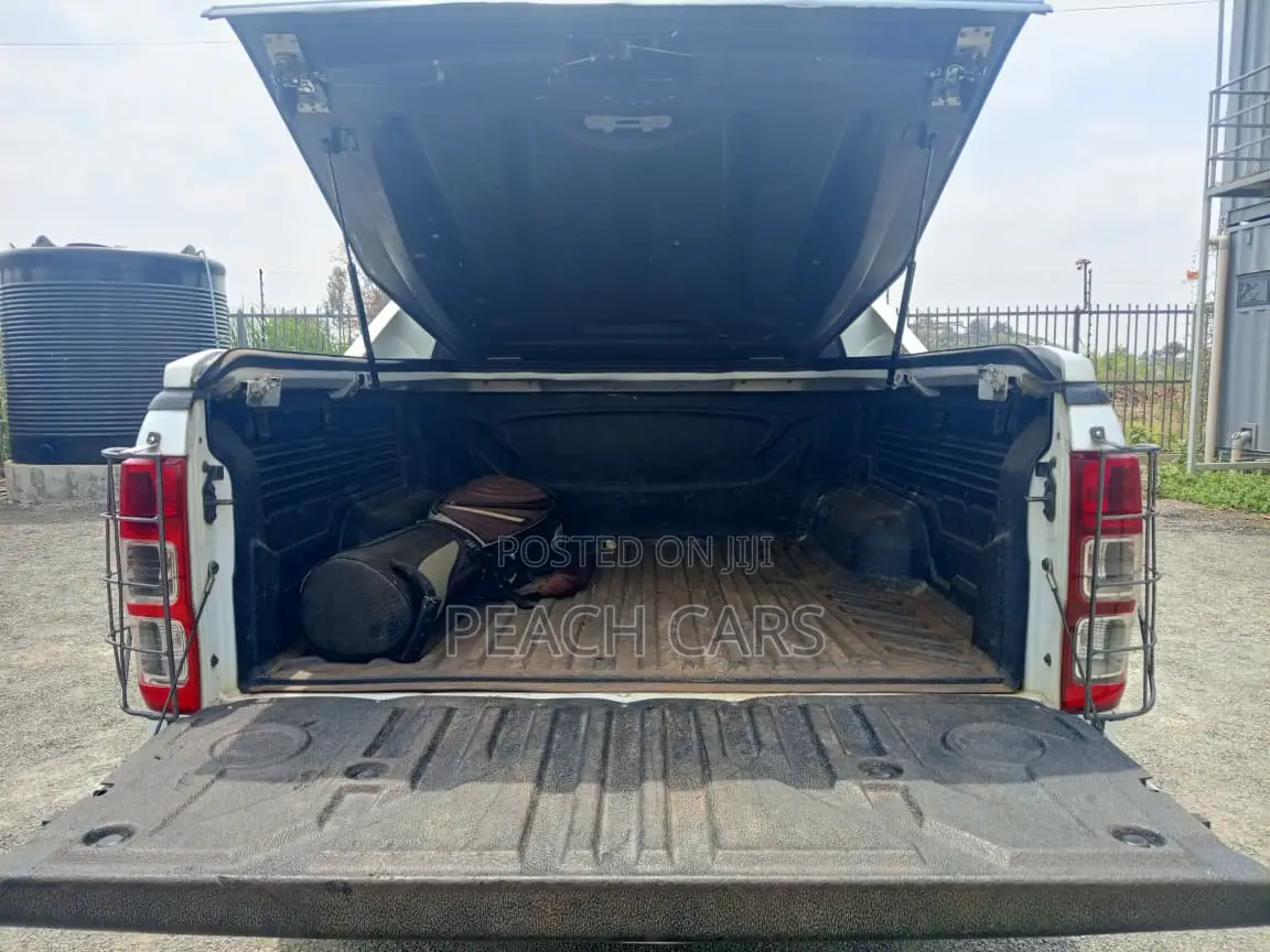 Ford Ranger Lariar 4x4 SuperCad 6ft. 2019 White