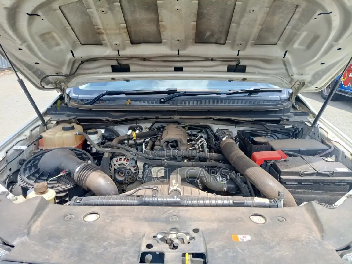 Ford Ranger Lariar 4x4 SuperCad 6ft. 2019 White