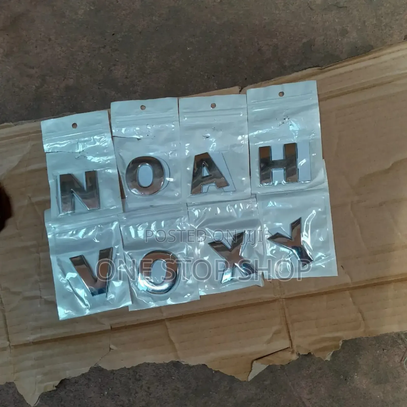 Noah/Voxy Boot Letter Badge