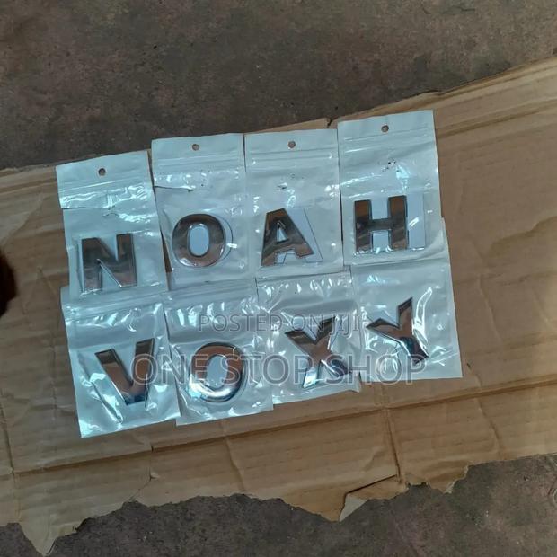 Noah/Voxy Boot Letter Badge
