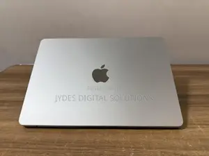 Laptop Apple MacBook Air 2024 M3 13-Inch 18GB Apple M3 SSD 512GB