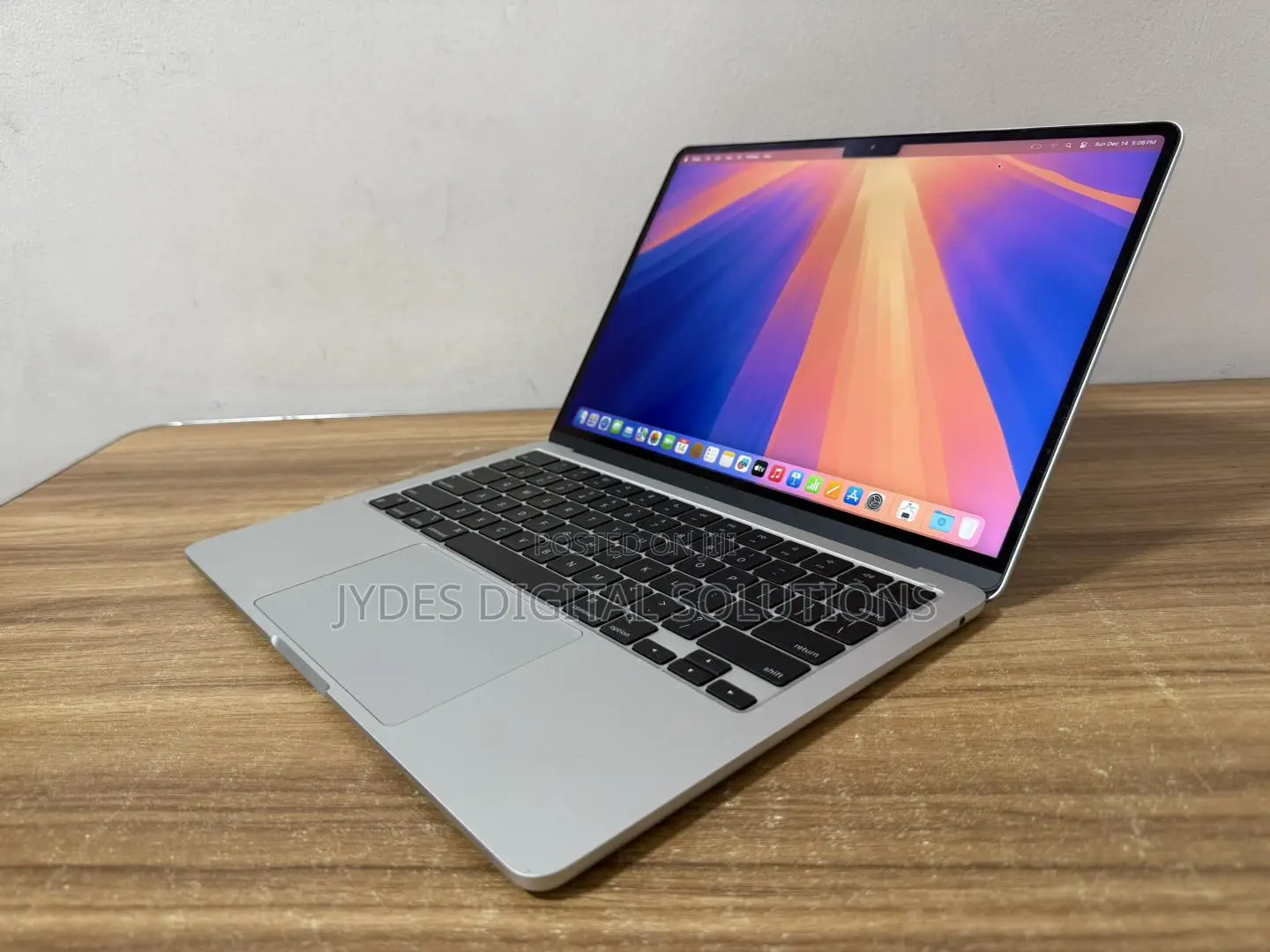 Laptop Apple MacBook Air 2024 M3 13-Inch 18GB Apple M3 SSD 512GB