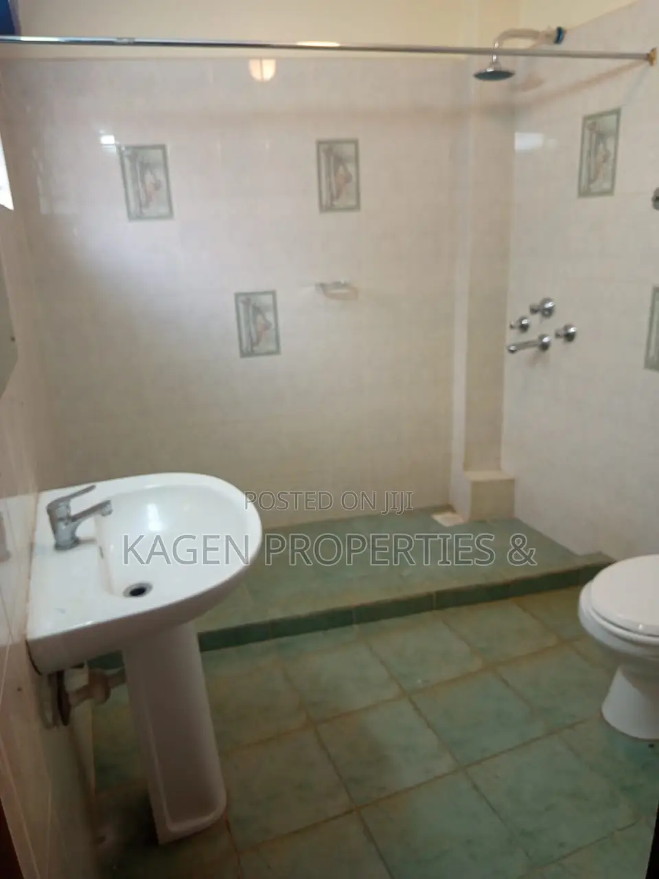 5bdrm Maisonette in Valley Arcade for sale