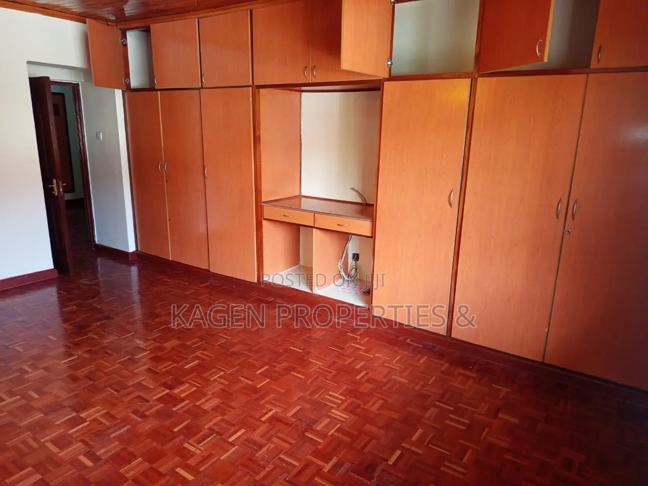 5bdrm Maisonette in Valley Arcade for sale