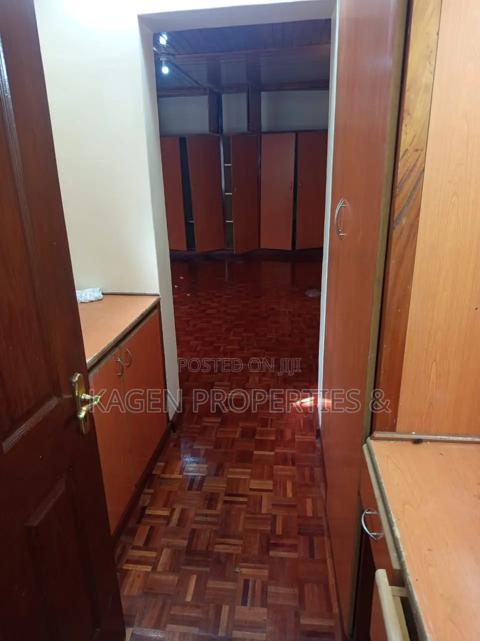 5bdrm Maisonette in Valley Arcade for sale