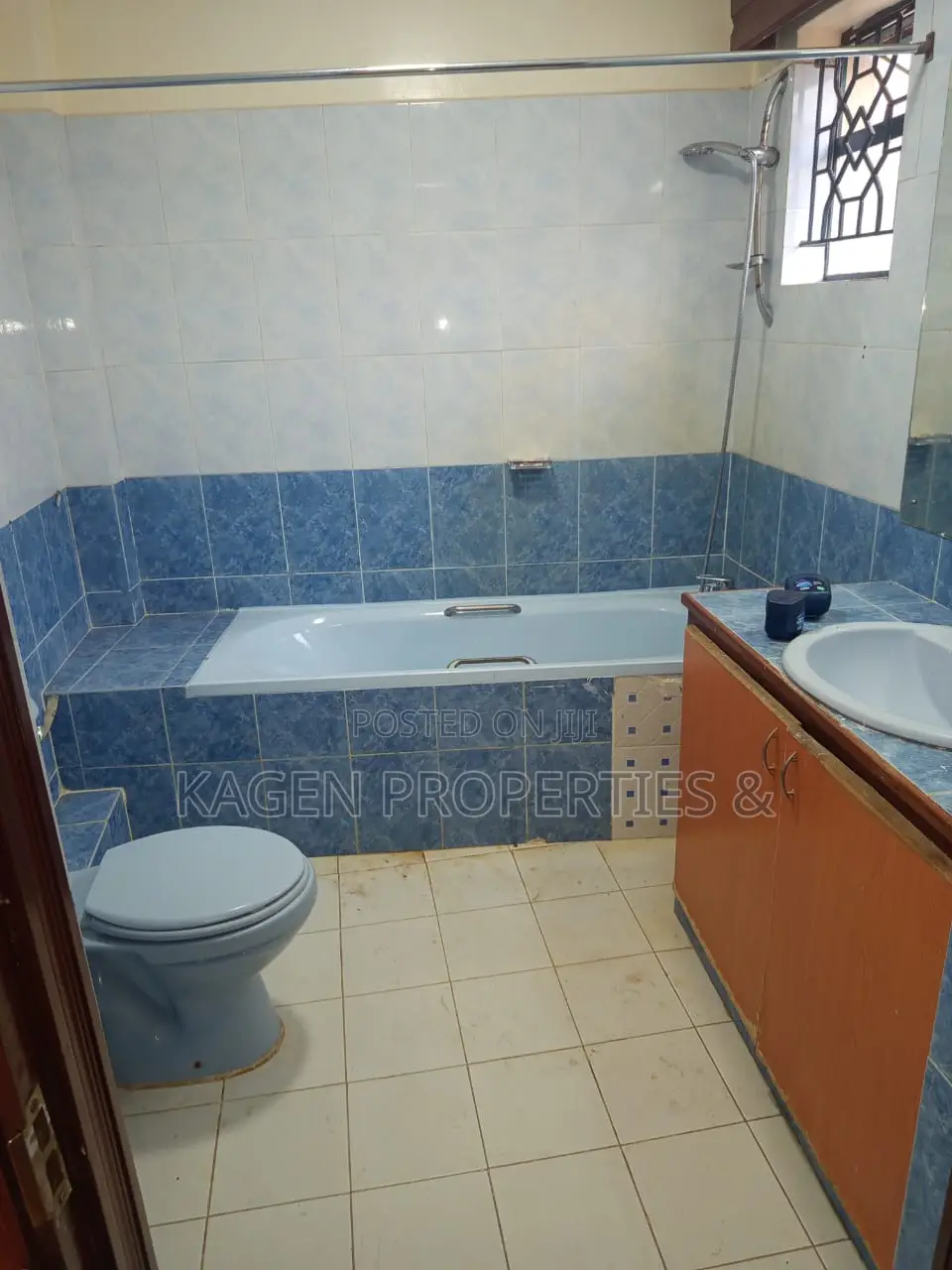 5bdrm Maisonette in Valley Arcade for sale