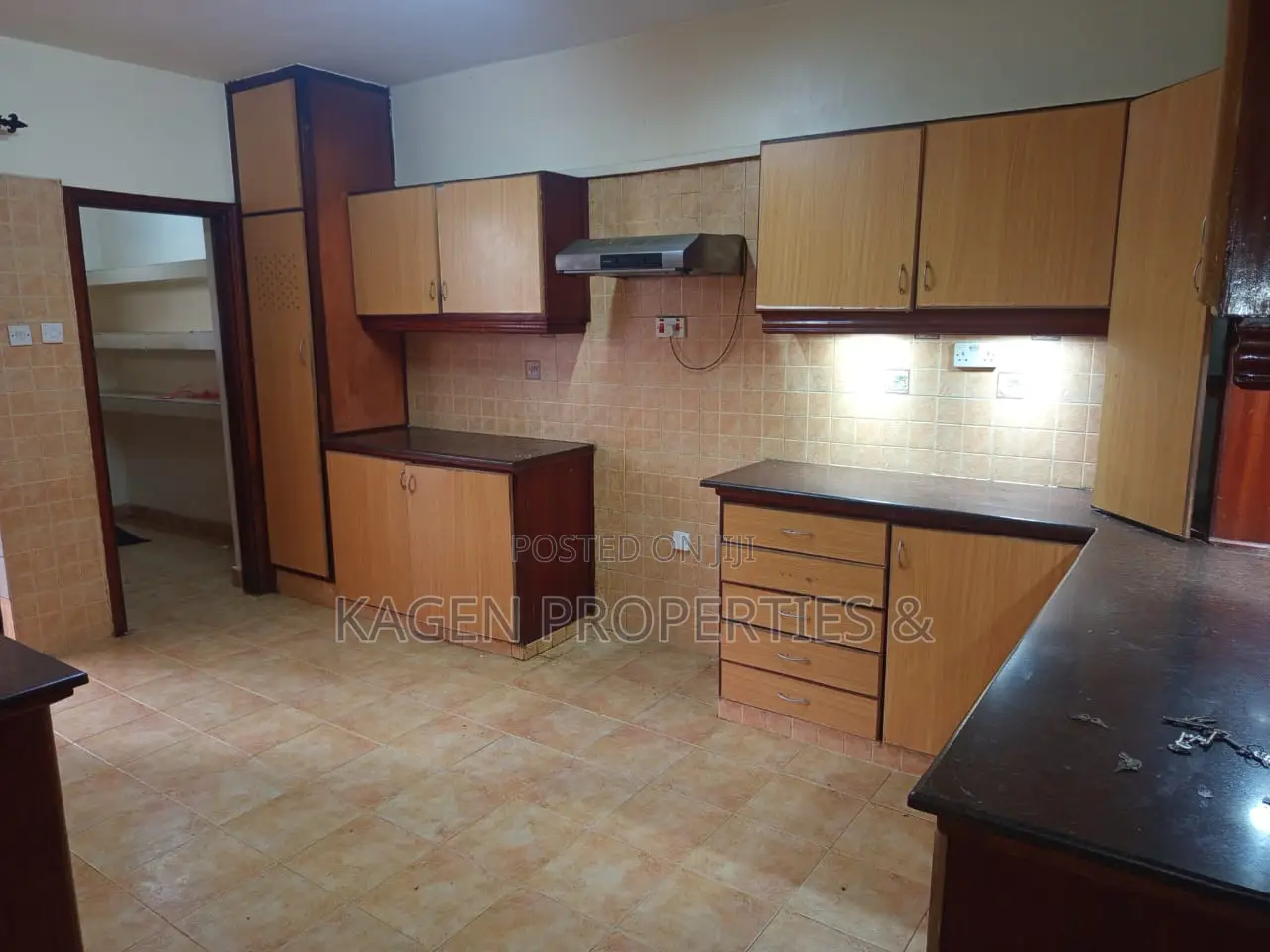 5bdrm Maisonette in Valley Arcade for sale