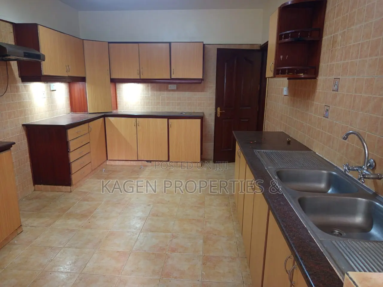 5bdrm Maisonette in Valley Arcade for sale