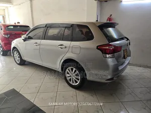 Toyota Corolla Fielder 2017 Silver