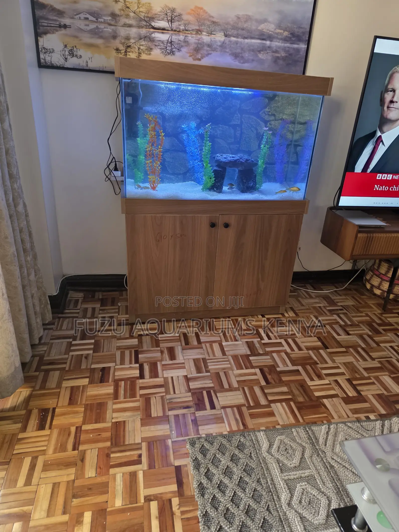 Executive Aquarium Suite (White/Wood)