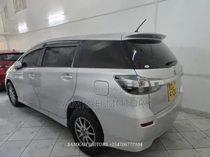 Toyota Wish 2017 Silver