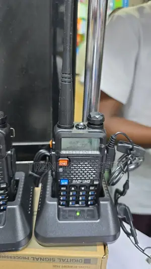Uv-5r Dual Frequency Handheld Radio With Rechargeable Battery