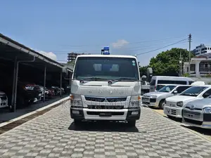 Mitsubishi Fuso 2017 White