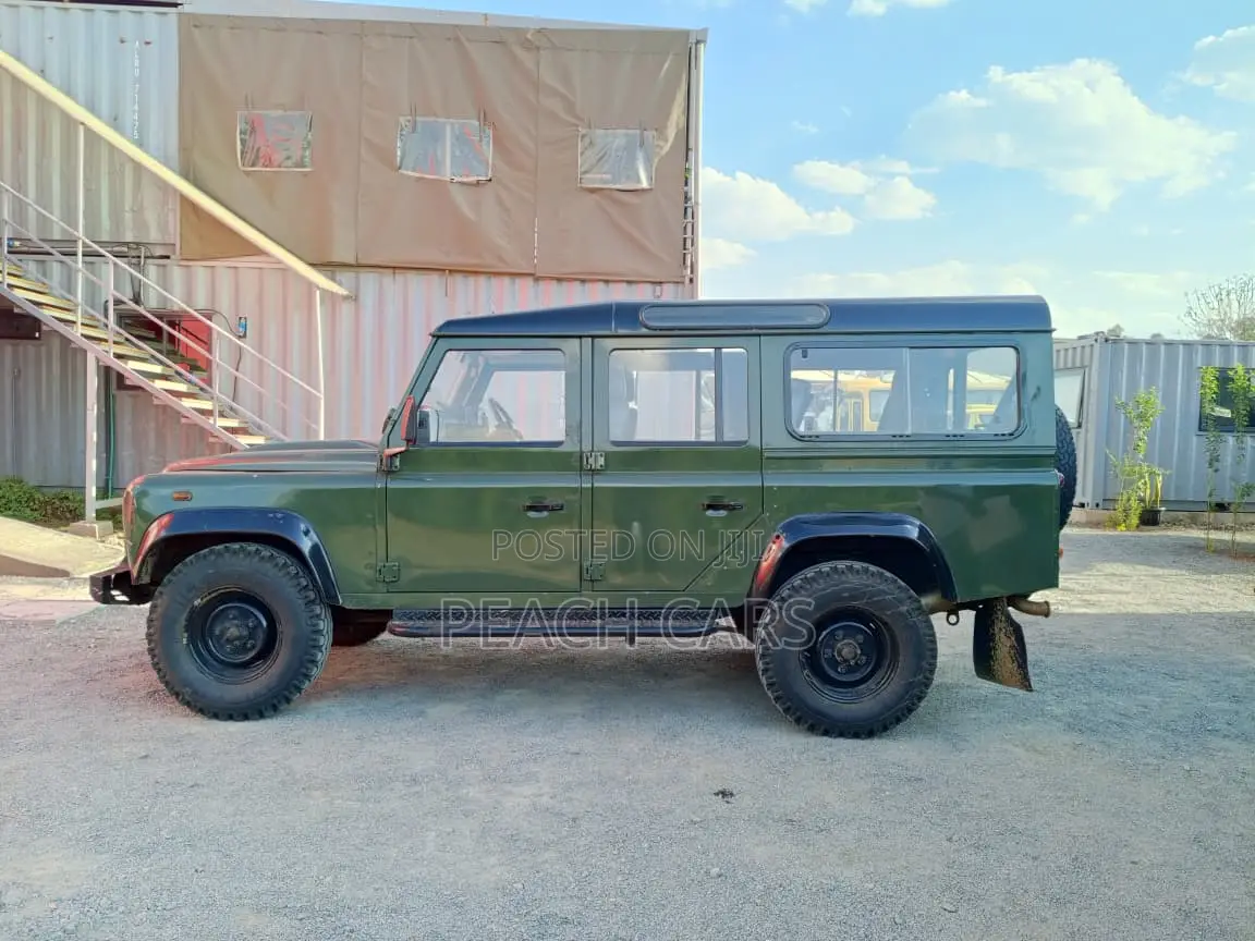 Land Rover Defender Puma 110 SW 2010 Green