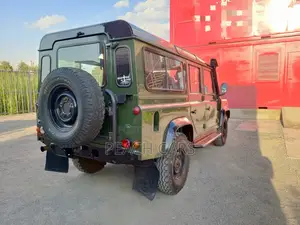 Land Rover Defender Puma 110 SW 2010 Green