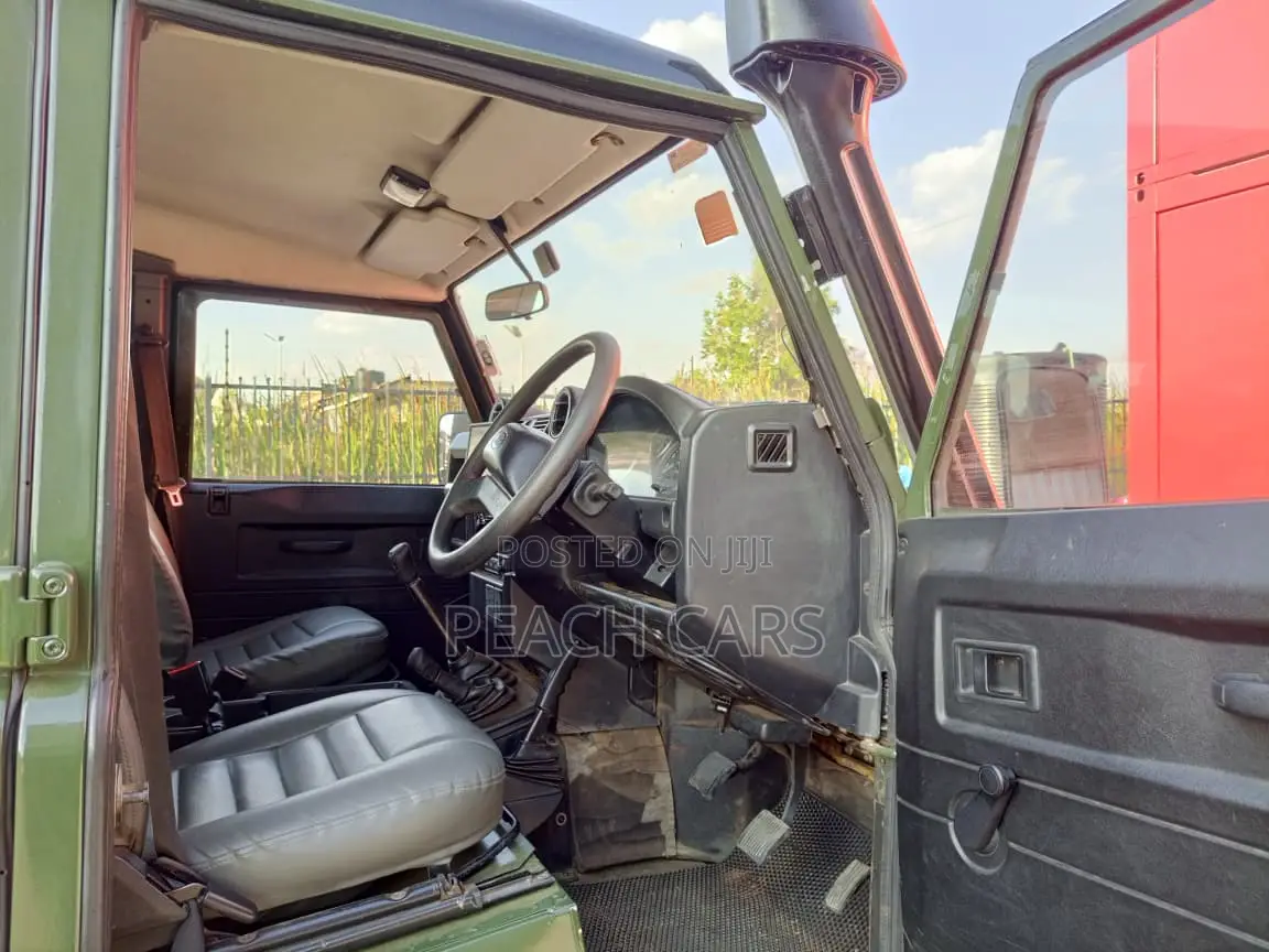 Land Rover Defender Puma 110 SW 2010 Green