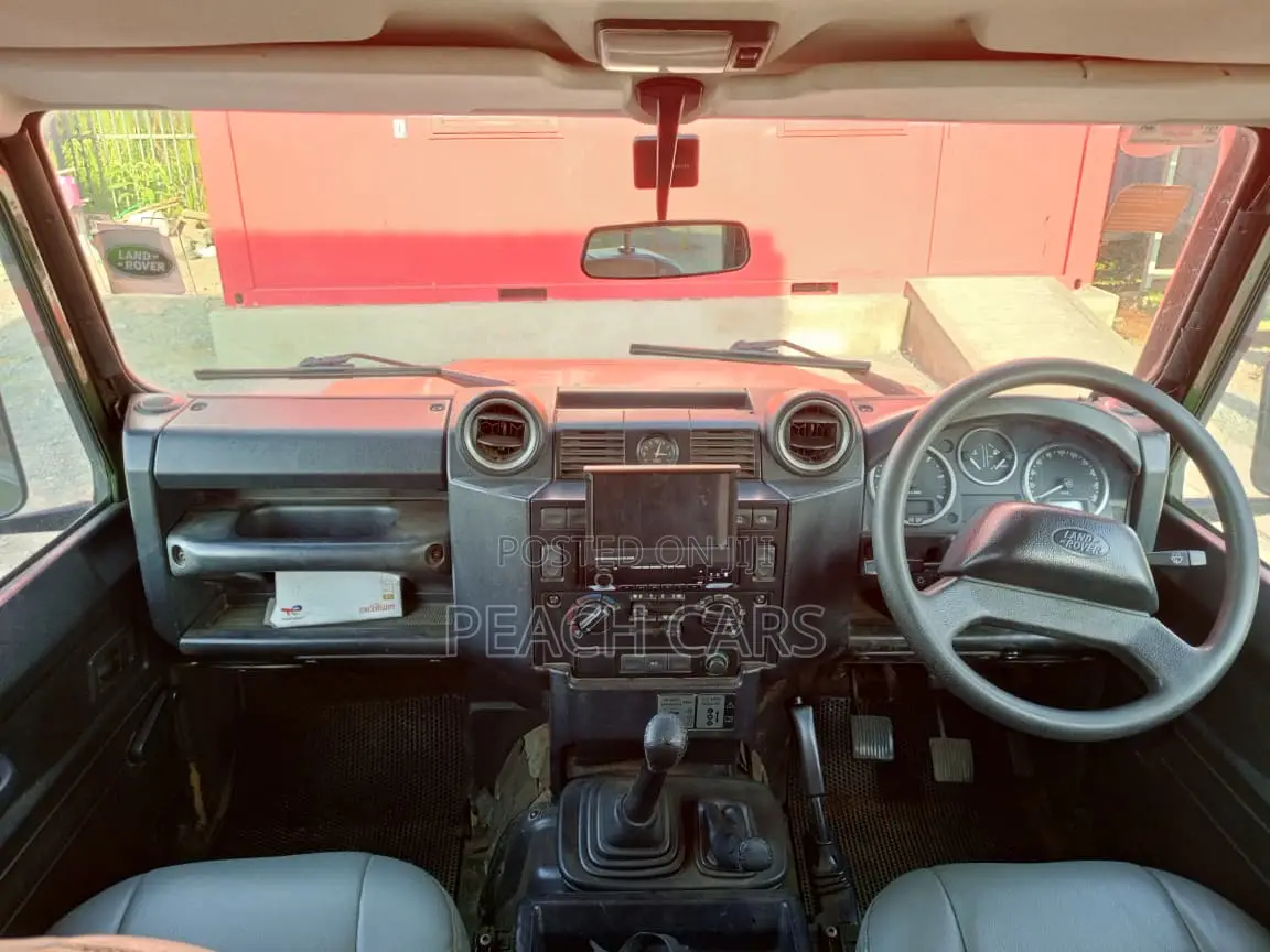 Land Rover Defender Puma 110 SW 2010 Green