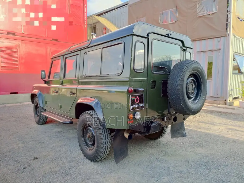 Land Rover Defender Puma 110 SW 2010 Green