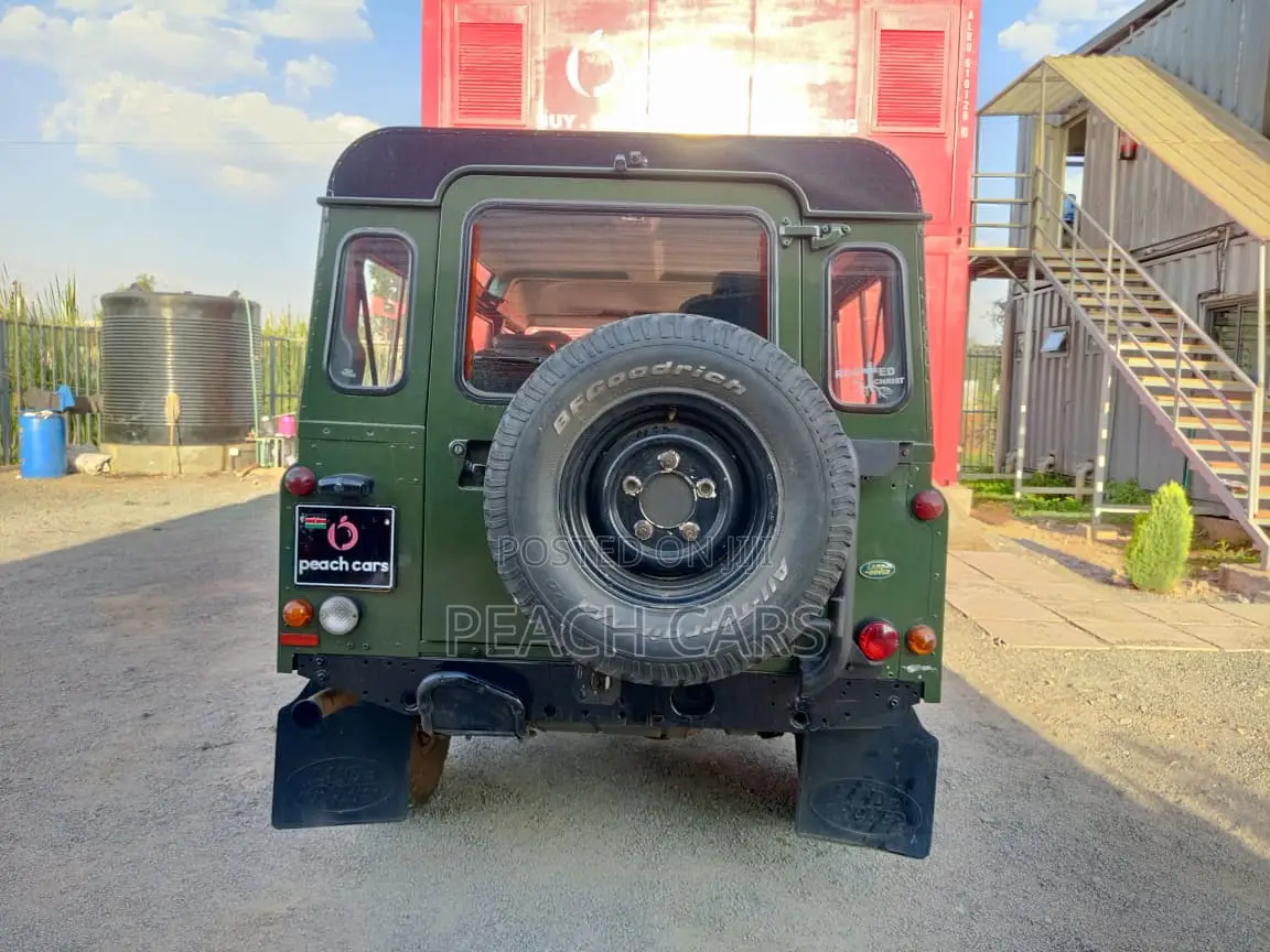 Land Rover Defender Puma 110 SW 2010 Green