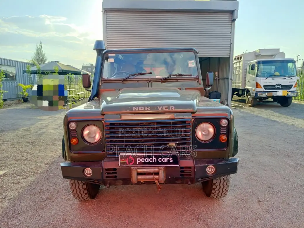 Land Rover Defender Puma 110 SW 2010 Green