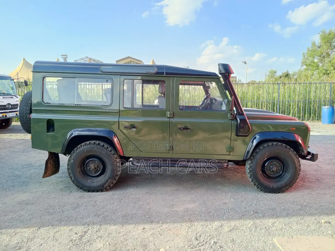 Land Rover Defender Puma 110 SW 2010 Green