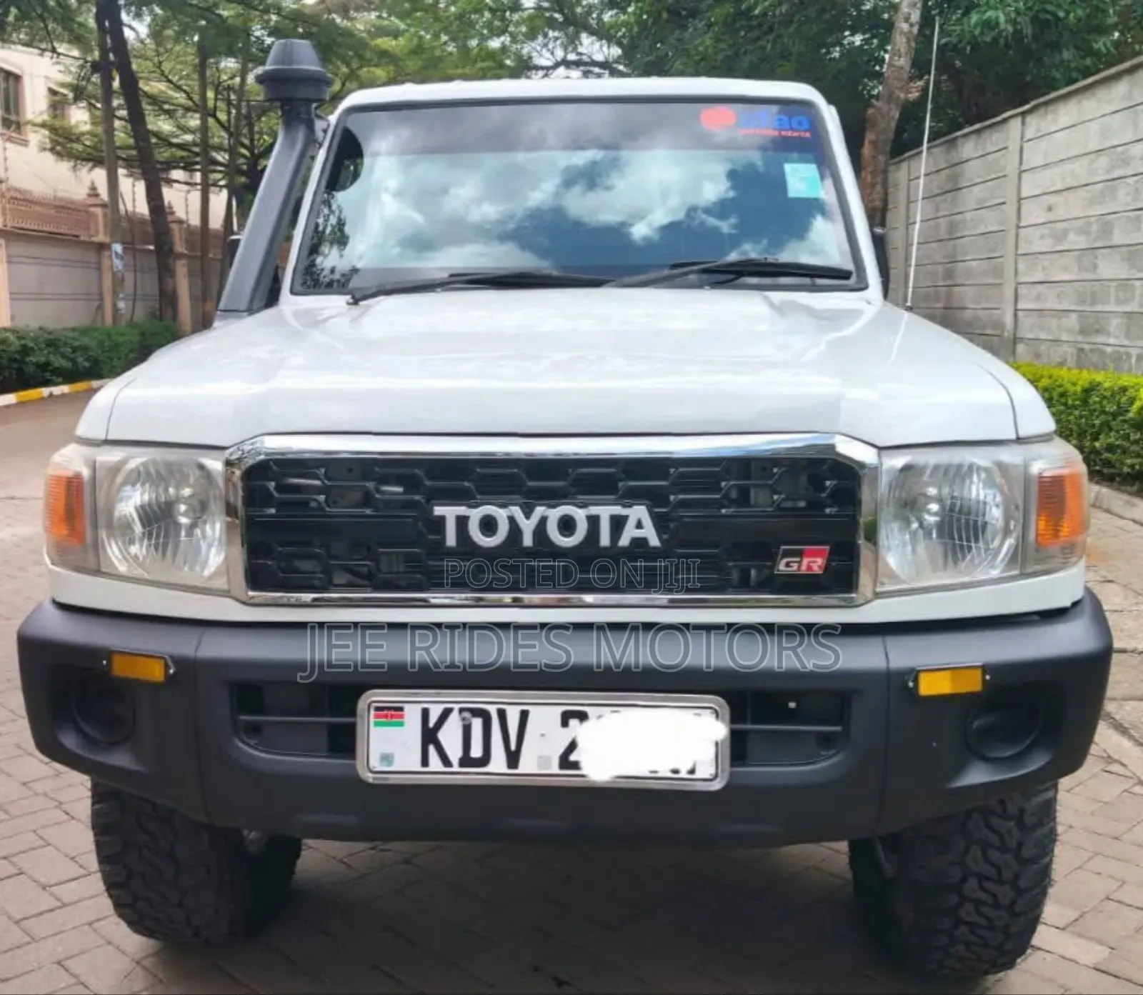 Toyota Land Cruiser 2008 White