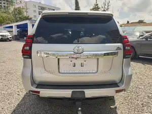 Toyota Land Cruiser Prado 2017 Silver