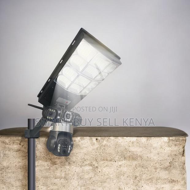 Built-in Infrared Leds 4g PTZ Night Vision Solar Street Light
