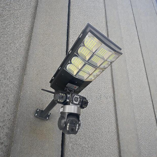 . Weather-Resistant Housing 4g PTZ Camera Solar Street Light