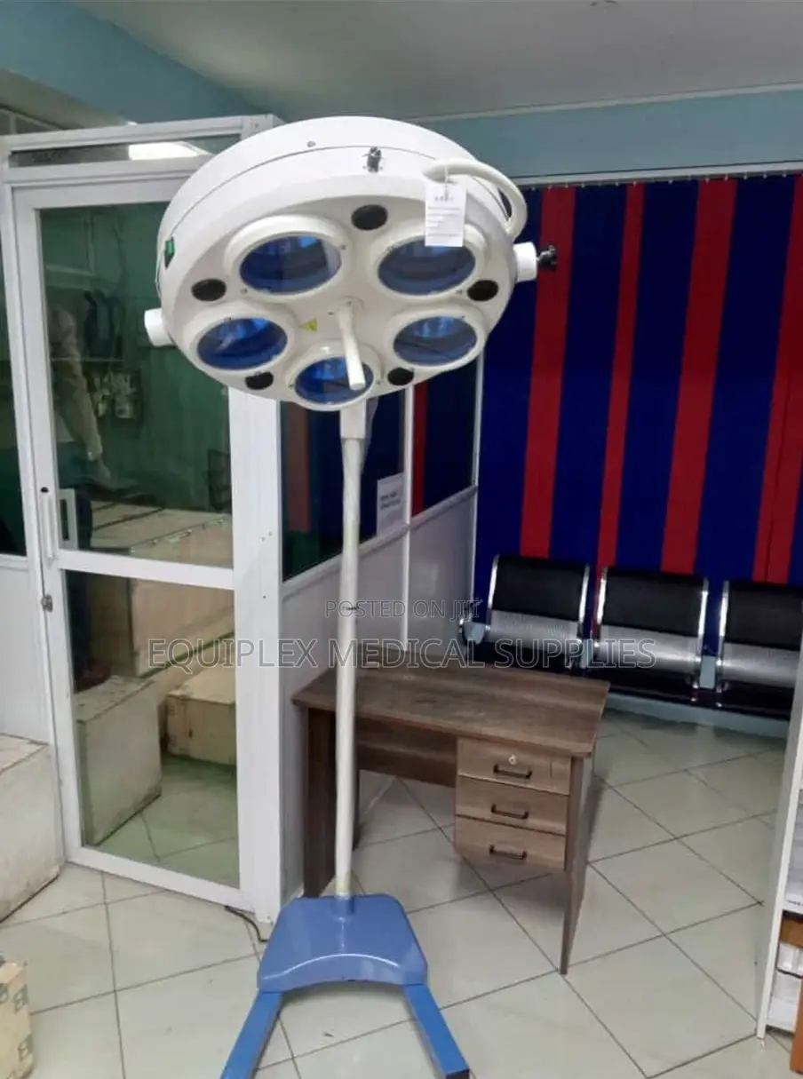 Quality Five Bulb Mobile Halogen Theatre Light